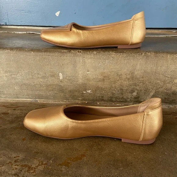 Chic Gold Women's Flats - Picture 3 of 7
